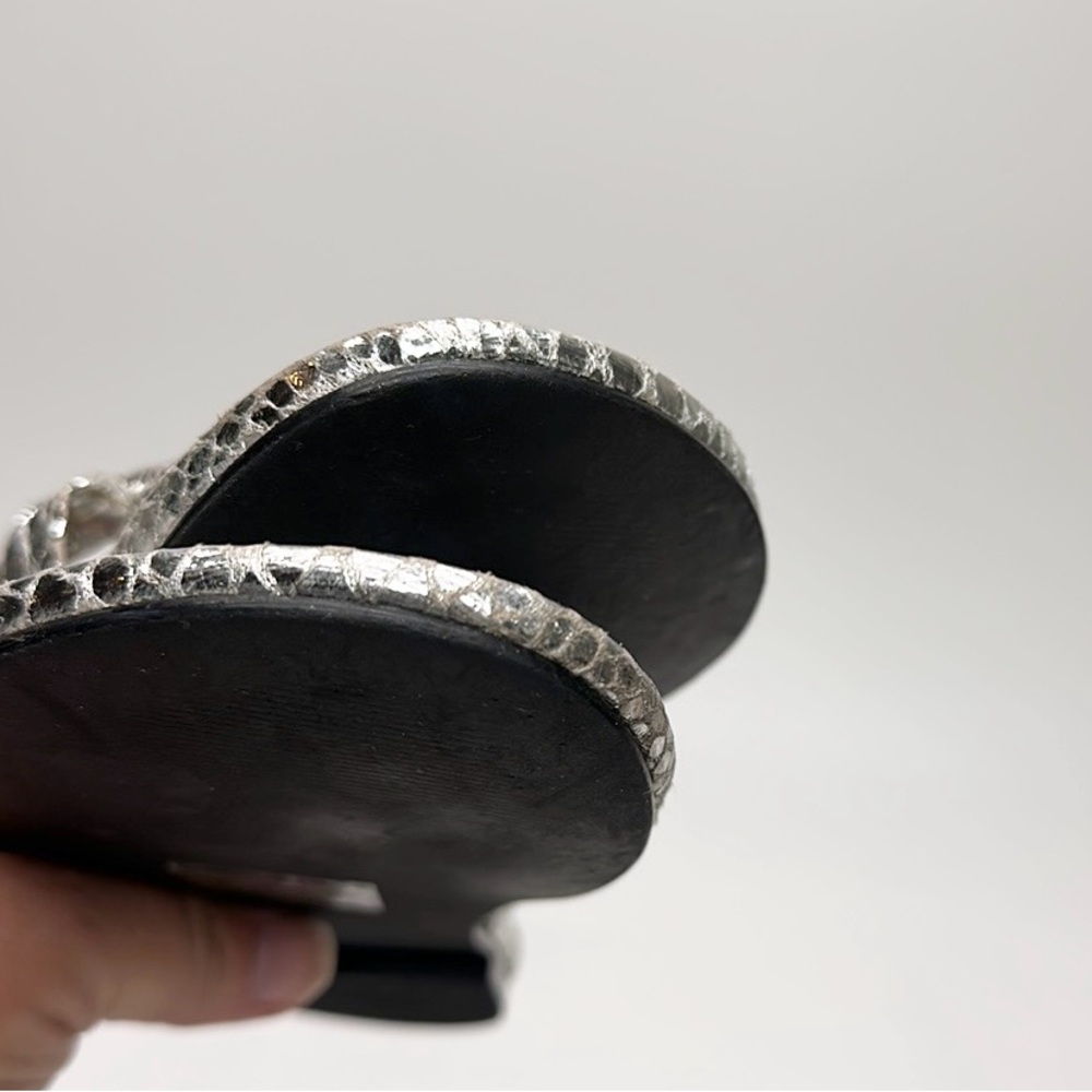 Chico's Silver Metallic Flat Sandals Snake Print women’s size 7 (S49) - Picture 7 of 7